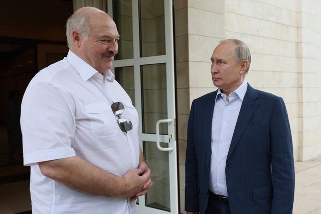 Lukashenko, 'se aggrediti useremmo armi nucleari'