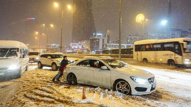 Atenționare de vreme rea în Bulgaria: Coduri portocaliu și galben de ninsoare și restricții de circulație