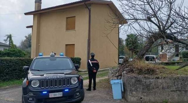 Anziana trovata morta in casa, grave il marito