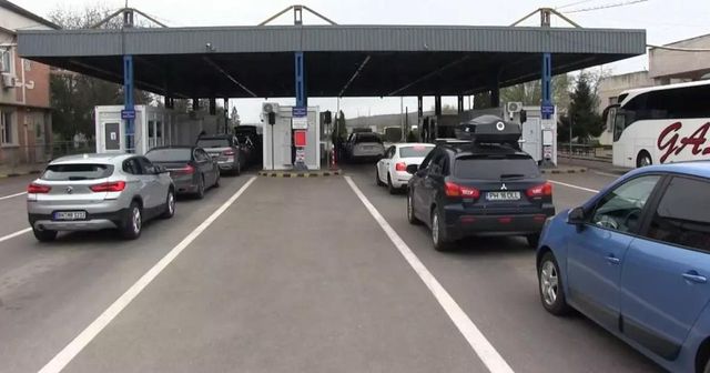 Lansatoare de rachetă și arme, descoperite într-un camion condus de un cetățean moldovean, în vama Albița