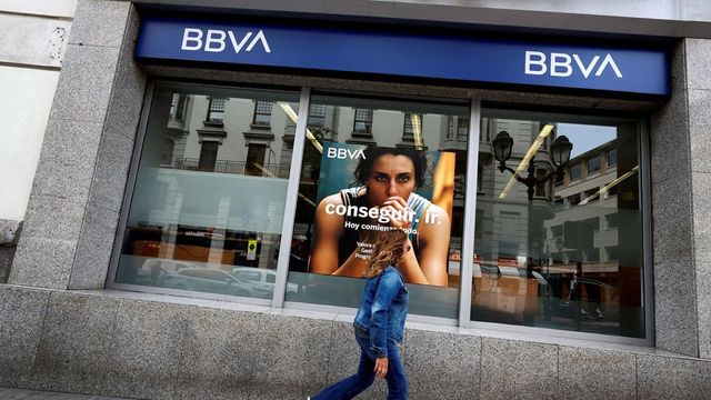 BBVA lanza una campaña para convencer a los accionistas del Sabadell sobre la opa