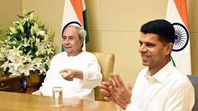 Naveen Patnaik defends Pandian, says he is a person of integrity