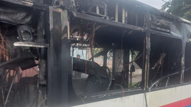 Un autobuz a luat foc în mers, la Oradea