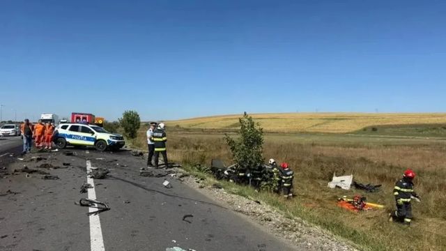 Mașină zdrobită de un camion în Iași: o persoană a murit, iar alta este inconștientă. Scene dramatice de la locul accidentului