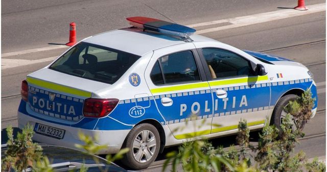 Un tată din Sibiu și-a legat copilul de masă cu lanțul și l-a încuiat în casă ca să meargă la magazin