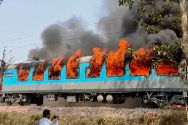 Fire at coach of Dehradun-Delhi Shatabdi Express, all passengers safe