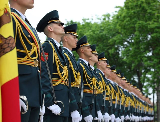 Parada de Ziua Independenței va reuni peste 2.000 de militari, angajați ai mai multor instituții și veterani