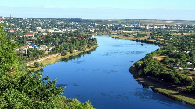 Alimentarea cu apa, sistată temporar în Naslavcea și patru raioane din nord, din cauza poluării Nistrului