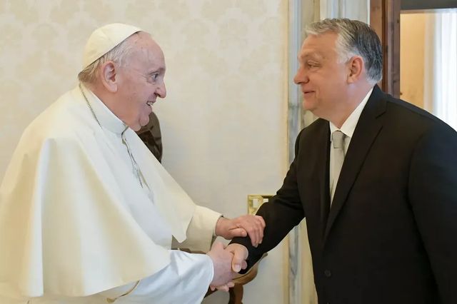 Papa Francisc declară că Victor Orban i-a spus că Putin vrea să pună capăt războiului pe 9 mai