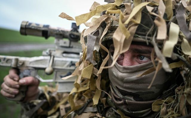 Marea Britanie vrea să își refacă armata și anunță un program militar plătit de un an în rândul tinerilor