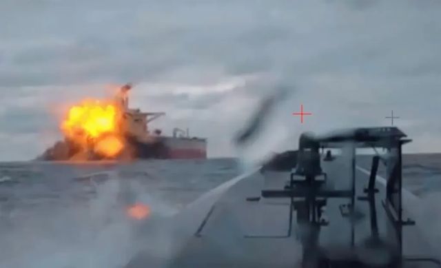 Ucrainenii susțin că au lovit în Marea Neagră încă un petrolier din flota-fantomă a Rusiei