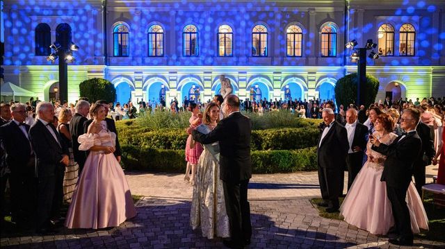 Elsőbálozó balatonfüredi lány lett idén az Anna-bál szépe