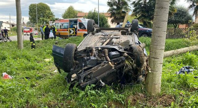 Tragedia a Treviso, perde la vita in un incidente dopo essere fuggito al posto di blocco