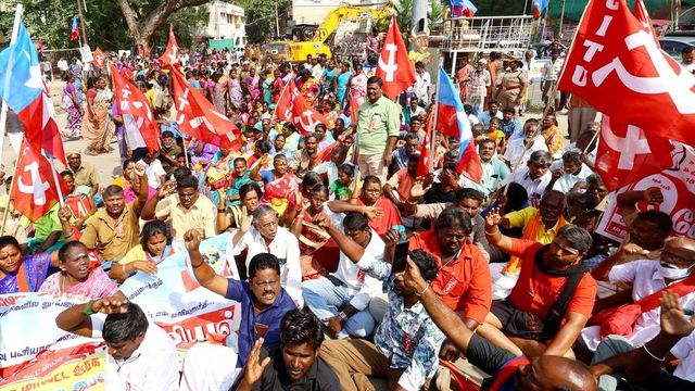 Workers unions stage protest in Nagapattinam, Mayiladuthurai against labour codes