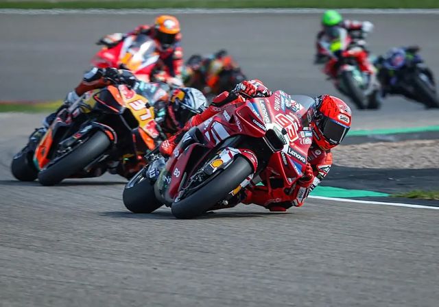 Marc Márquez manda en su feudo de Sachsenring