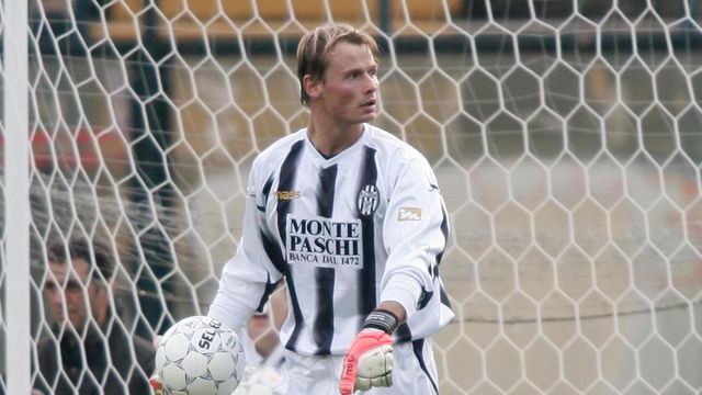 Travolto da un treno in corsa: addio ad Alex Manninger, ex portiere di Juventus e Fiorentina