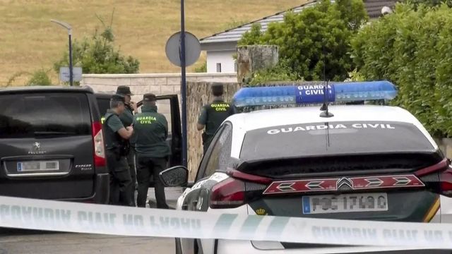 Un vecino descubre la cabeza de la mujer asesinada y decapitada por su marido