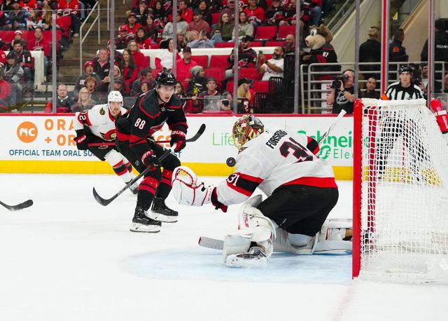 Skvělý Nečas bodoval už podvanácté v řadě, Faksa řídil výhru v Bostonu