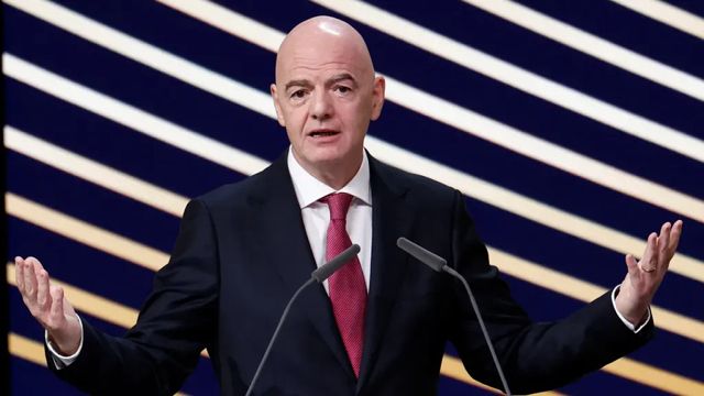 Vedení FIFA se omluvilo za chyby a podpořilo Infantina