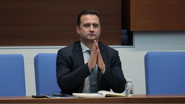 Енергийният министър каза на депутатите за колко месеца имаме бензин и дизел