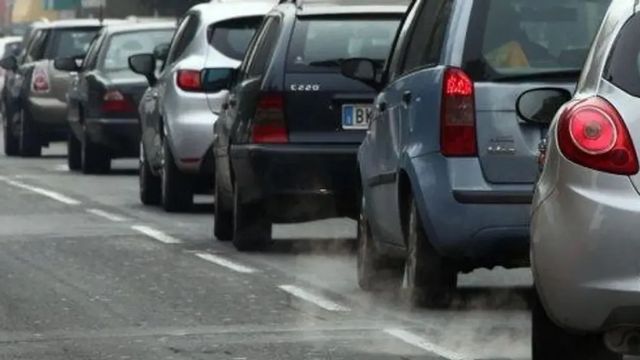 Bild, 'Ue verso passo indietro su stop motori termici dal 2035'