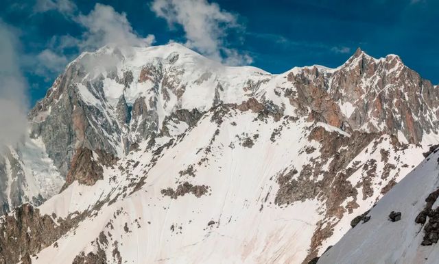 Doi alpiniști români au murit după ce au căzut într-o crevasă masivul Gran Paradiso din Alpii italieni