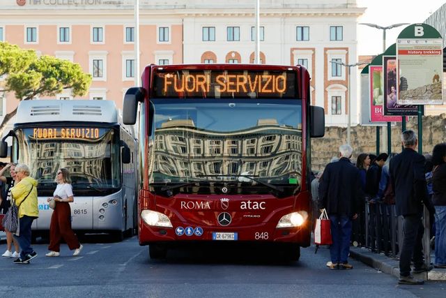 Sciopero Atm Milano il 18 ottobre, a rischio i trasporti: orari garantiti di bus, metro e tram