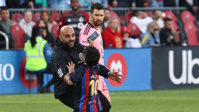 Hatalmasat sprintelt Messi testőre, hogy megvédje munkaadóját egy kisgyerektől (videó)