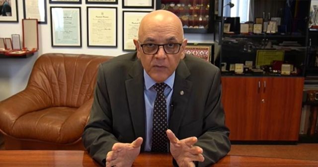 Raed Arafat prezintă documente, după acuzația de „contrabandă cu elicopter”