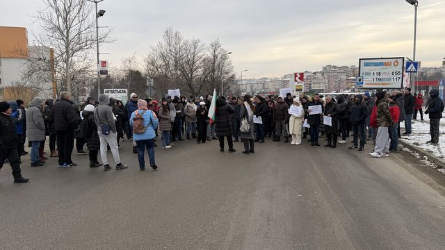 Протести затварят пътя София – Варна край Велико Търново