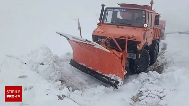 Transalpina rămâne închisă din cauza stratului de zăpadă care ajunge la 40 cm