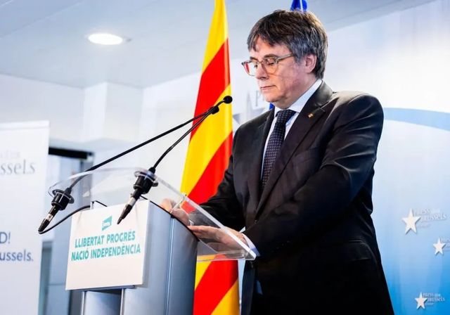 Junts exige al PP una reunión Feijóo-Puigdemont en Waterloo si quiere abordar la moción de censura
