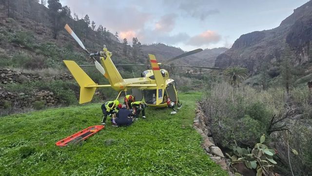 Tres fallecidos y una mujer herida grave tras caer un coche al agua en Gran Canaria
