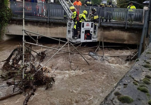 Frane e smottamenti in Liguria, a Milano il Seveso raggiunge la soglia di attenzione