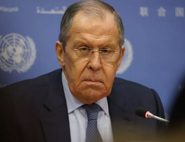 Руското външно министерство каза, че е получило много заявки за двустранни срещи с Лавров при посещението му в Скопие за срещата на ОССЕ