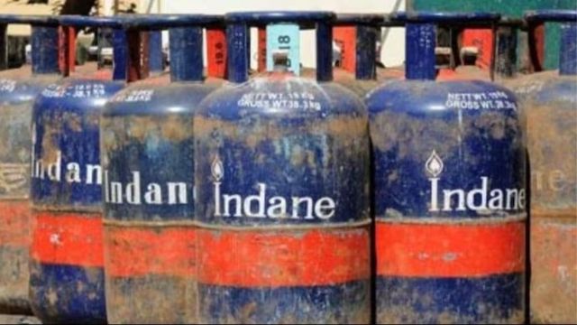 Oil marketing companies slash commercial LPG cylinder prices by Rs 30