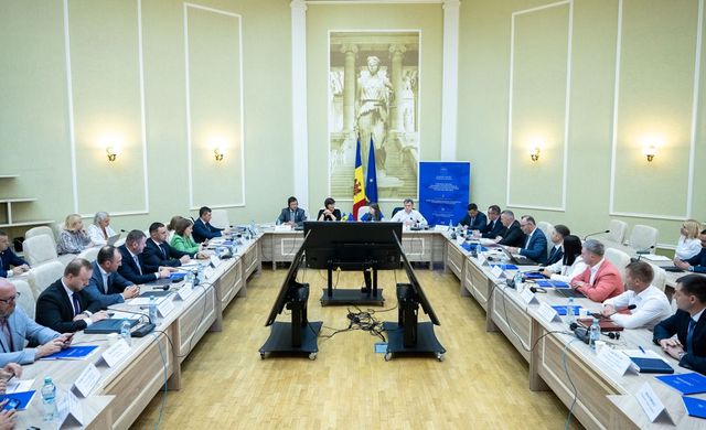 Premierul Recean discuții cu procurorul-șef al Parchetului European – Corupția este o amenințare la adresa securității naționale