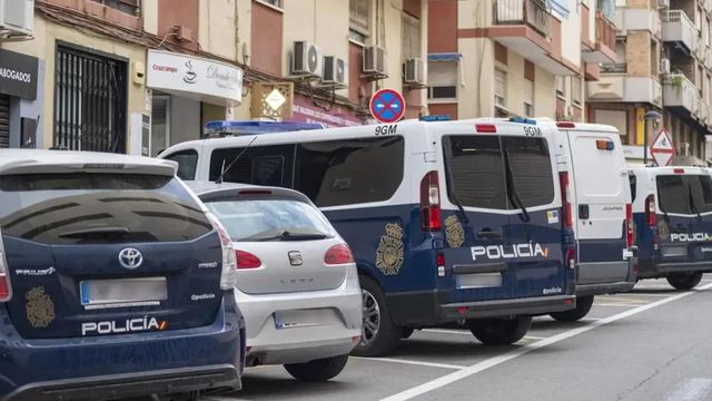 Hallan el torso calcinado de una persona en un camino rural de Alicante