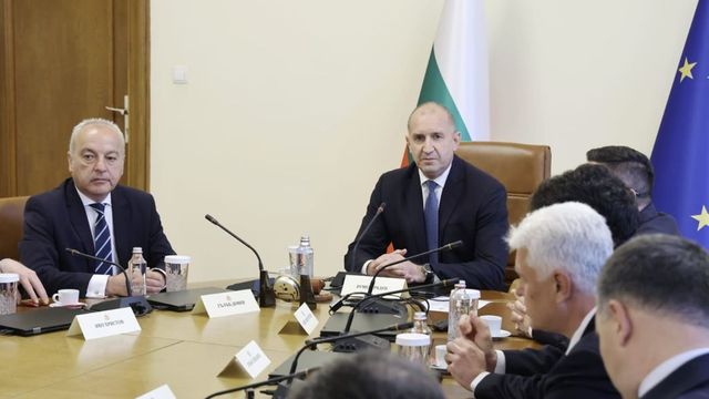 Румен Радев назначи нови заместник-министри в три министерства