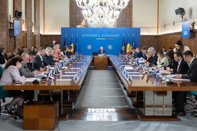 Guvernul va adopta proiectul de lege care interzice cumulul pensiei cu salariul la stat