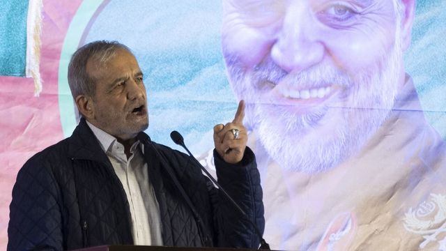 Totális háborúval fenyegetőzik az iráni elnök