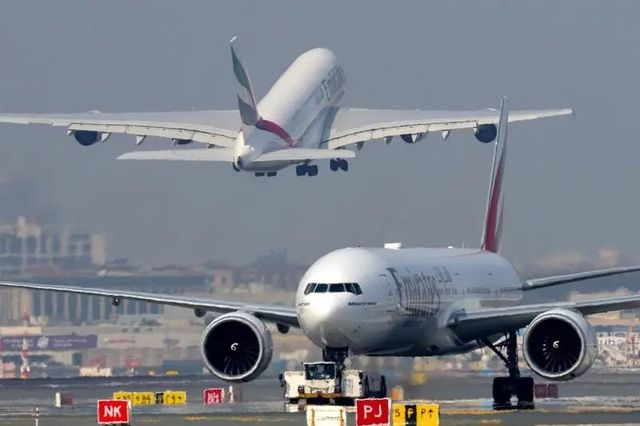 Emiratele Arabe Unite reiau parțial zborurile pe aeroporturile din Dubai