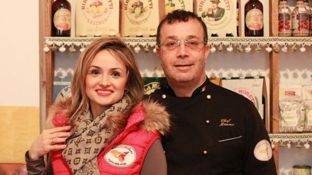 Contestatara lui Șoșoacă, Amalia Bellantoni, reținută cu soțul într-un dosar de tâlhărie și violență