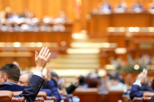 Camera Deputaților a vacantat 6 posturi de deputat