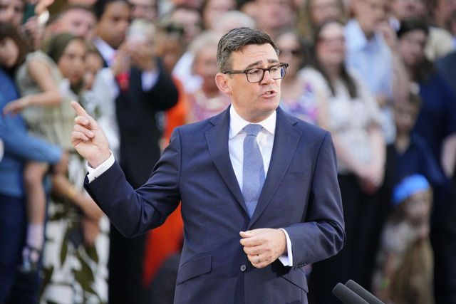 Andy Burnham, noul premier britanic, a fost păcălit de un hacker care s-a dat drept șefa de cabinet a lui Trump