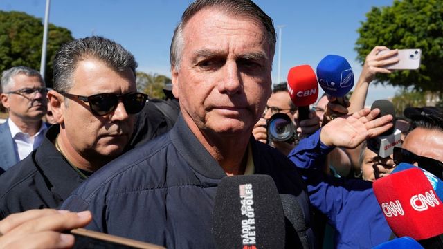 El expresidente brasileño Bolsonaro deberá llevar una tobillera electrónica