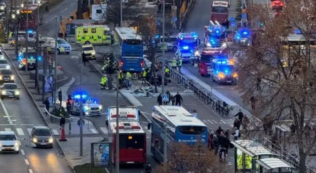 ++ Bus si schianta contro fermata a Stoccolma,'diversi morti' ++