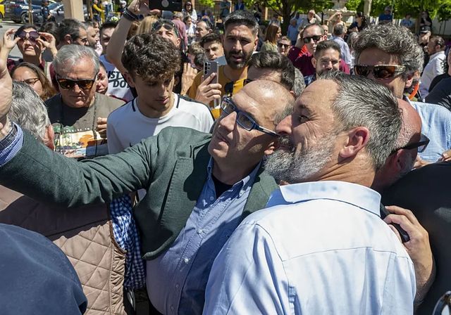 Vox agita la bandera de la inmigración para romper la mayoría de Moreno en Andalucía