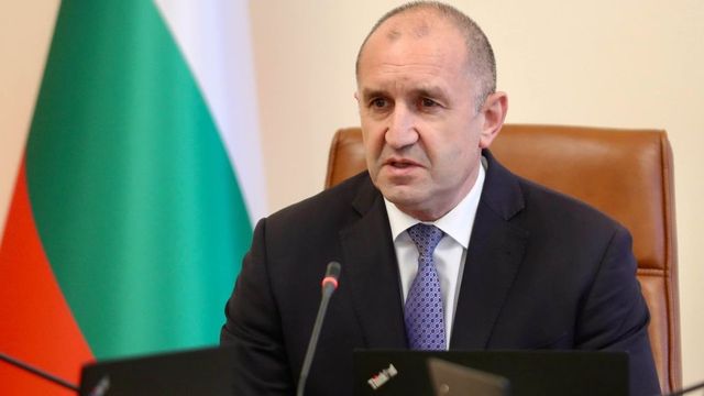 Радев обвърза визите за САЩ с предоставянето от България на дълъг престой на самолетите им