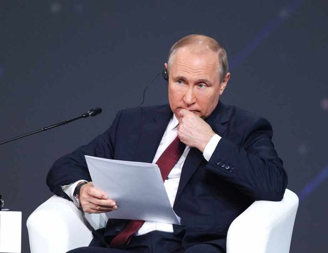 Няколко десетки души от обкръжението на Путин са болни от ковид, съобщи самият той